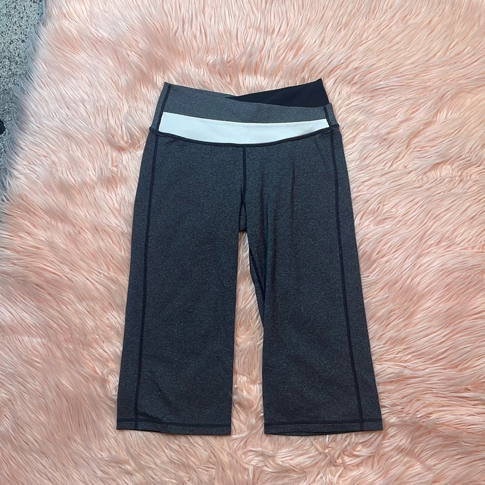 LuluLemon Astro Wunder Under crop legging Gray Size 4‎